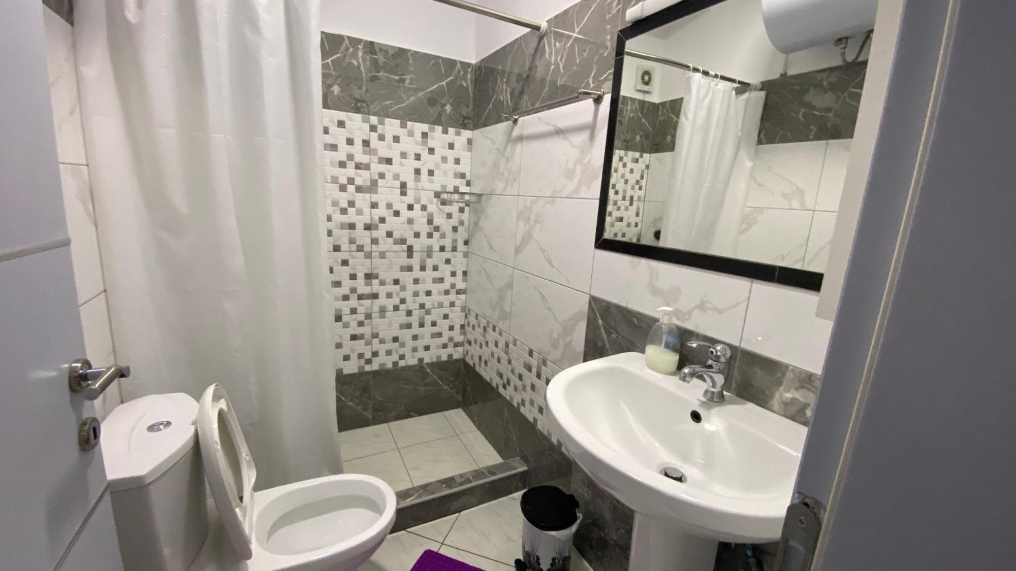 Guest'S Apartament Pogradec Buitenkant foto