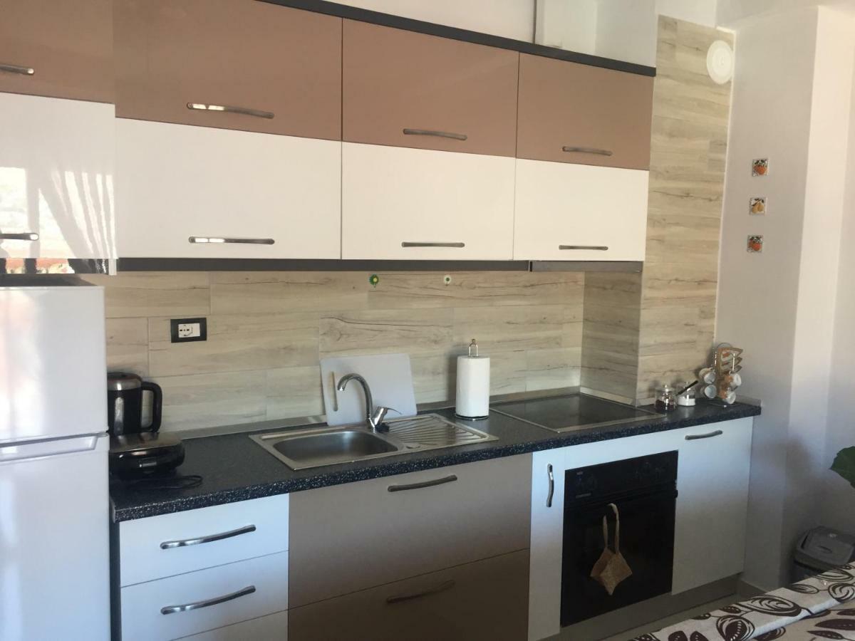 Guest'S Apartament Pogradec Buitenkant foto